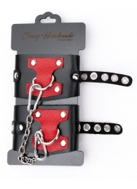 Черные наручники с красным декором и заклепками - Crazy Handmade - купить с доставкой в Перми
