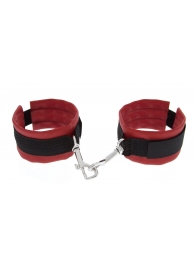 Красно-чёрные полиуретановые наручники Luxurious Handcuffs - Blush Novelties - купить с доставкой в Перми